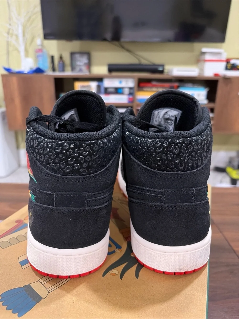 Air Jordan 1 Mid SE Siempre Familia Sz 9.5 men’s